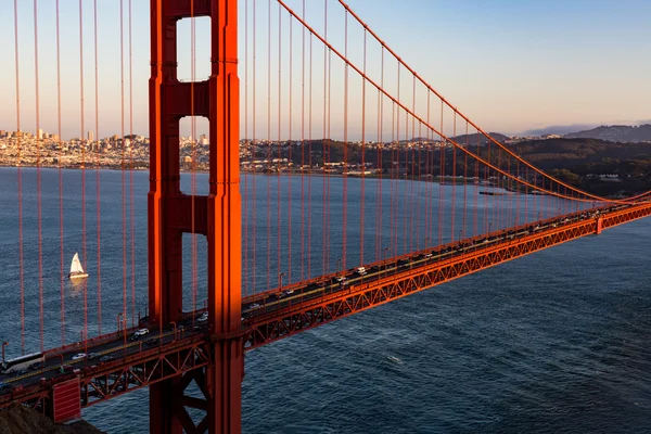 Golden Gate Bridge při západu slunce z hlediska baterie Spencer — Stock fotografie