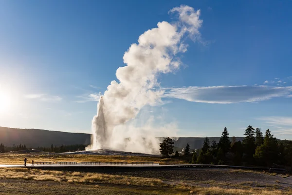 Old Faithful Geyser in Yellowstone National Park — Stock Photo, Image