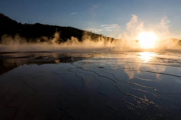 Grand Prismatic Spring at sunset in Yellowstone National Park — Stock Photo, Image