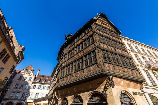 Widoki zabytkowych builings i atrakcji w starej części miasta Strasburg — Zdjęcie stockowe