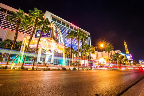 Vue extérieure du Flamingo Casino Resort sur le Strip de Las Vegas — Photo