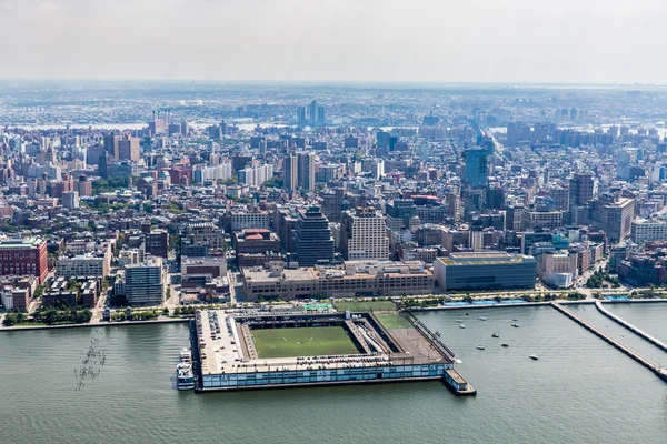 Utsikt över Manhattan från en helikopter i New York — Stockfoto