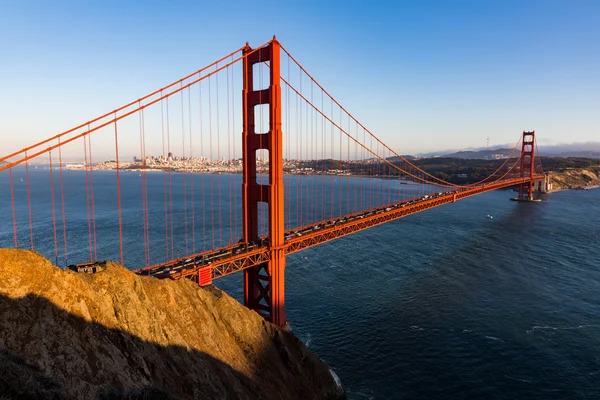 Golden Gate Bridge o zachodzie słońca z punktu widzenia Spencer baterii — Zdjęcie stockowe