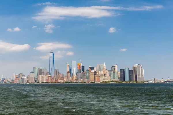 Widokiem Manhattanu z boku Liberty Island — Zdjęcie stockowe