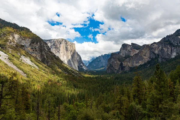 El Capitan no Parque Nacional de Yosemite — Fotografia de Stock