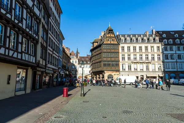Widoki zabytkowych builings i atrakcji w starej części miasta Strasburg — Zdjęcie stockowe