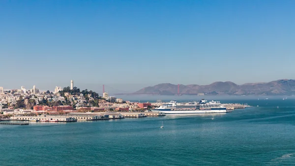 Θέα από το νησί των θησαυρών προς San Francisco — Φωτογραφία Αρχείου