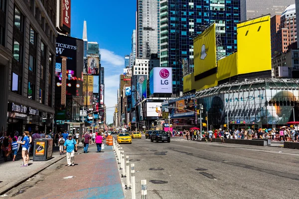 Vue sur le 8th Av depuis W42nd Street à New York — Photo