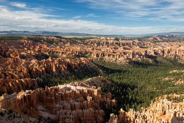 Vistas das trilhas para caminhadas no Parque Nacional Bryce Canyon — Fotografia de Stock