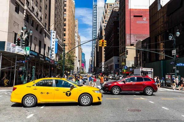 Manhattan at Times Square rush sokaklarında görünümlerini — Stok fotoğraf