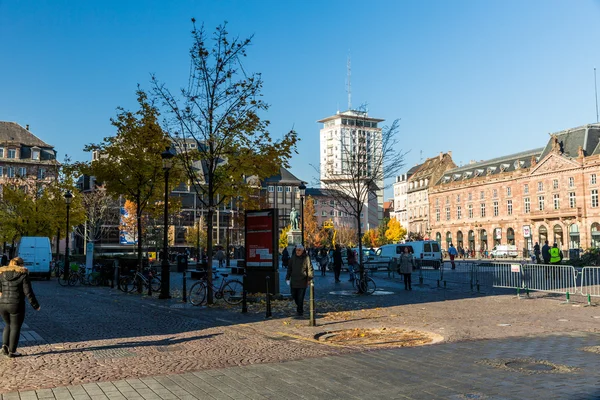 Vista exterior de edifícios históricos e marcos na parte antiga da cidade de Estrasburgo — Fotografia de Stock