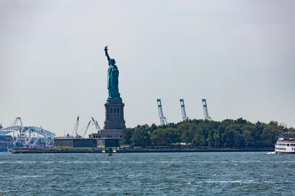 Статуя Свободы, Нью-Йорк в августе 2015 года — стоковое фото