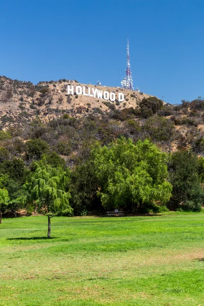 Widoki na jezioro Hollywood Park i znak Hollywood — Zdjęcie stockowe