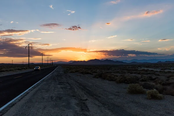 Zachód słońca w pobliżu Trona, California — Zdjęcie stockowe