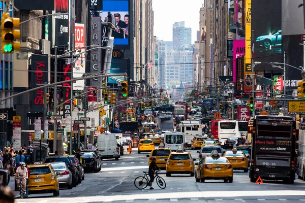 Vista sulle strade di Manhattan sulla 7th Avenue — Foto Stock