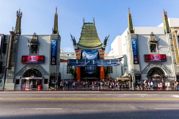 Şöhret ve Hollywood Bulvarı binaları kaldırımı görünümlerini — Stok fotoğraf