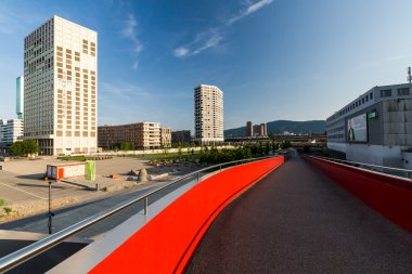 Zürih'in çeşitli mimari görünümünü ünlü kartpostal