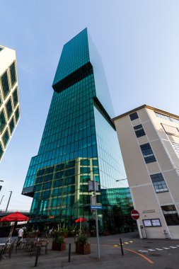 Zürih'teki binaların ünlü kartpostal görünümü