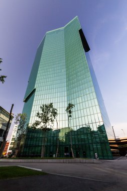 Zürih'teki binaların ünlü kartpostal görünümü