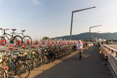Zürih'te Bisiklet Gezinti görünümünü ünlü kartpostal