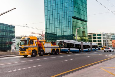 Ünlü kartpostal görünümü çeşitli ev sahipliği yapmaktadır ve Zürih yeni kasaba kilise