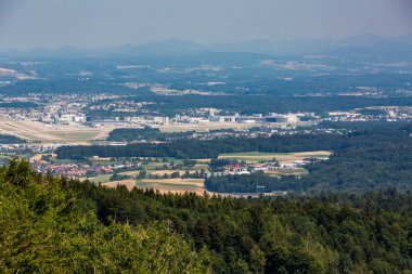 Dağ Lagern görünümlerinden Zürih'e