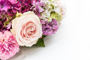 Düğün Çiçek masa dekorasyonu