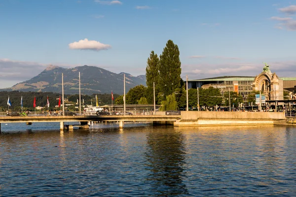 Vista de la ciudad de Lucerna en Suiza — Foto de Stock