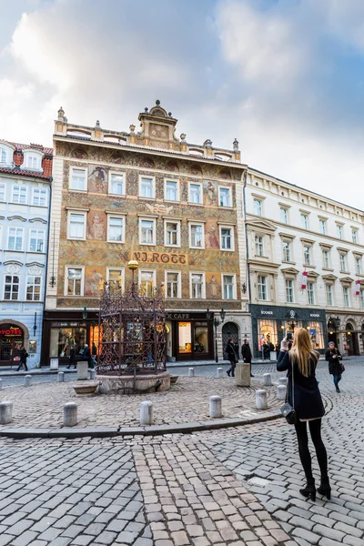 Außenansichten von Gebäuden in Prag — Stockfoto