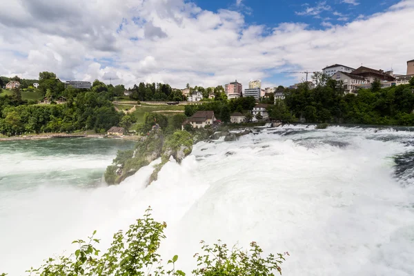 Nézd, hogy a legnagyobb vízesés Európában — Stock Fotó