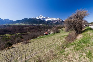 Doğa arasındaki aralığı ve Grenoble şehirler