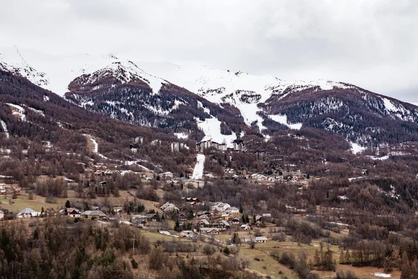 Venkovní pohledy na lyžařské středisko Les Orres — Stock fotografie