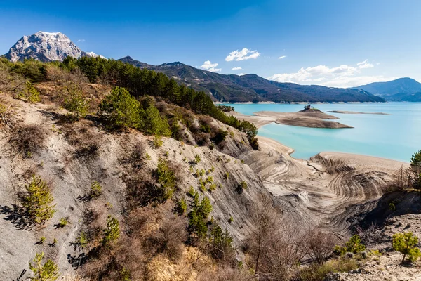 Lago Serre-Poncon, Hautes-Alpes, Francia — Foto de Stock