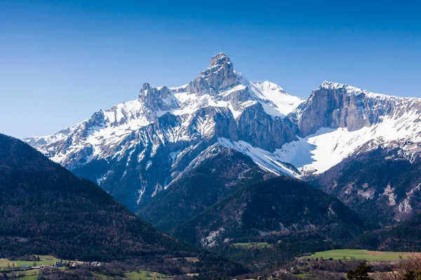 Přírodě mezi městy propast a Grenoble — Stock fotografie