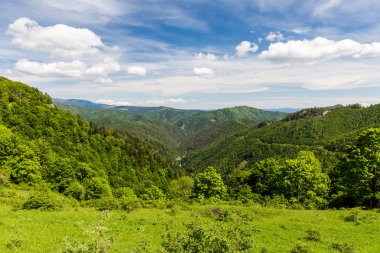 Bisiklete binme boyunca doğa Revuce Slovakya Malino Brdo yolu