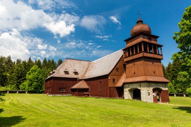 Tüm ahşap kilise Svaty Kriz Slovakya 