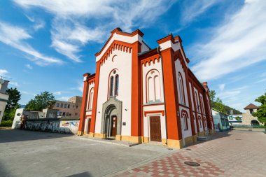 Yaz aylarında bir sinagog Ruzomberok, Slovakya, dış