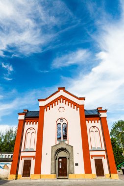 Yaz aylarında bir sinagog Ruzomberok, Slovakya, dış