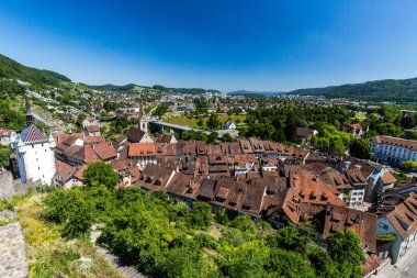 Tepeden Baden şehrine tipik manzara