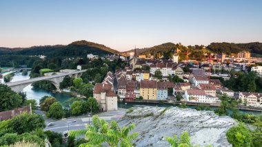 Dağ Lagern Baden ve Limmat Nehri city göster 
