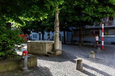 Zürih Fortunagasse sokakta çeşitli evlerin dış görünümleri