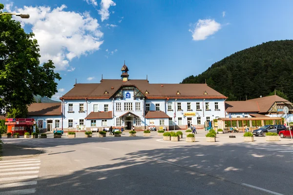 Ruzomberok, Slovakya'daki ana tren istasyonunun dış görünümü — Stok fotoğraf