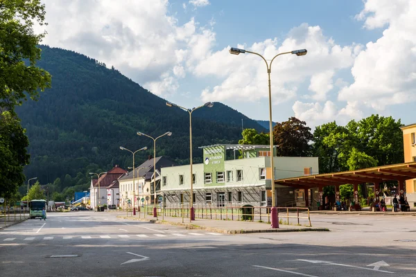 Vista esterna della stazione principale degli autobus a Ruzomberok, Slovacchia — Foto Stock