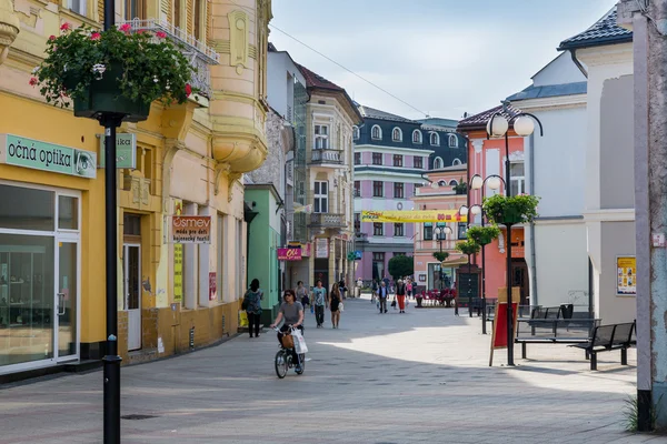 Výhled na pěší zóně města Ružomberok, Slovensko — Stock fotografie