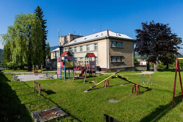 Vista a la casa de los niños en la ciudad de Ruzomberok — Foto de Stock