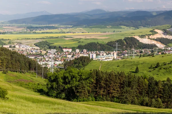 Over het hoofd van de stad van Ruzomberok in Slowakije — Stockfoto