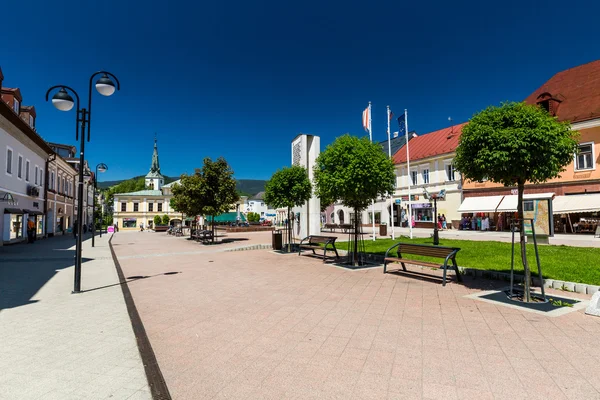 O centro da cidade de Dolny Kubin na Eslováquia — Fotografia de Stock
