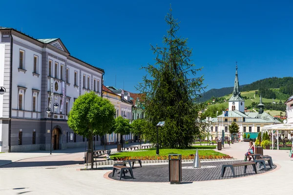 O centro da cidade de Dolny Kubin na Eslováquia — Fotografia de Stock