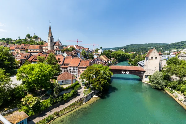 Widok na rzekę Limmat i Baden w Szwajcarii — Zdjęcie stockowe