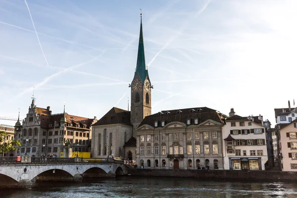 Maisons et églises dans la vieille ville de Zurich — Photo
